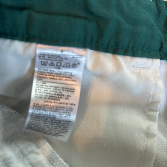 Old Navy Striped Green and White Women's Shorts Size 8 - Picture 5 of 11